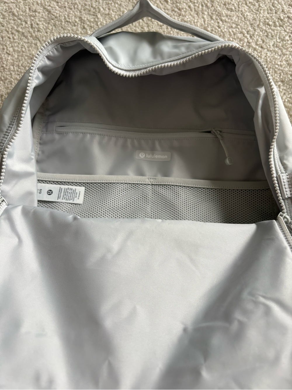 lululemon athletica new crew backpack 22L - Picture 2 of 4